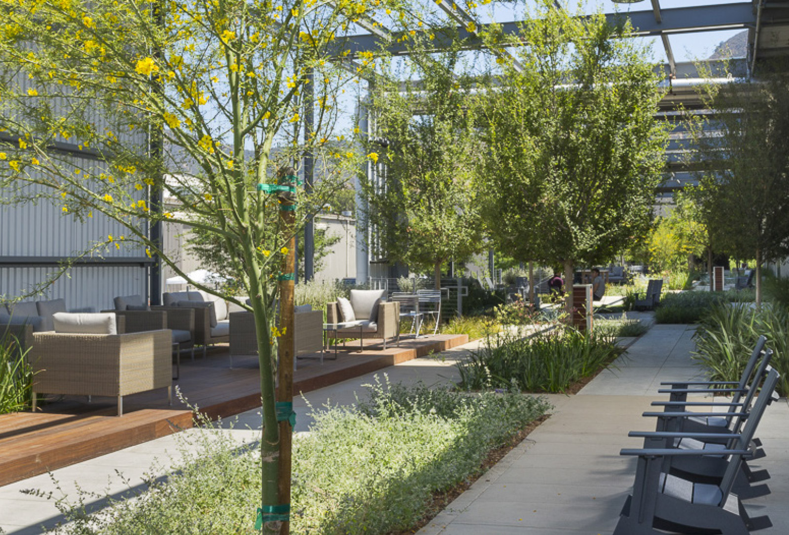 The Burbank Studios: Fairway Building — exterior view