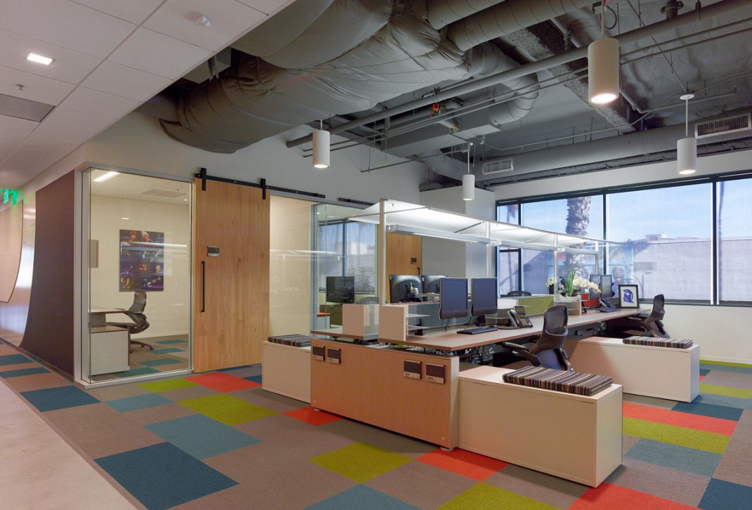 Warner Worldwide TV — image 2