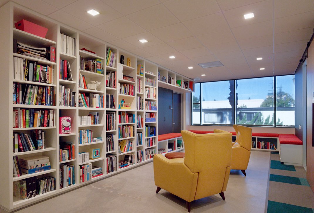 Warner Worldwide TV — image 3